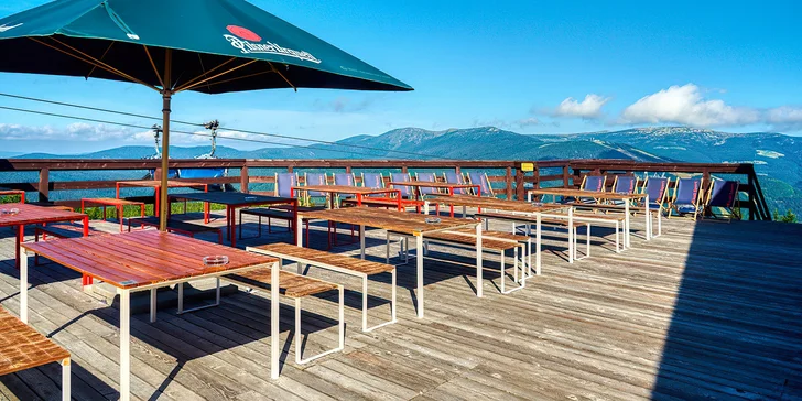 Grilování a all you can eat raut v horské restauraci s výhledem na Špindl a jízda lanovkou tam i zpět