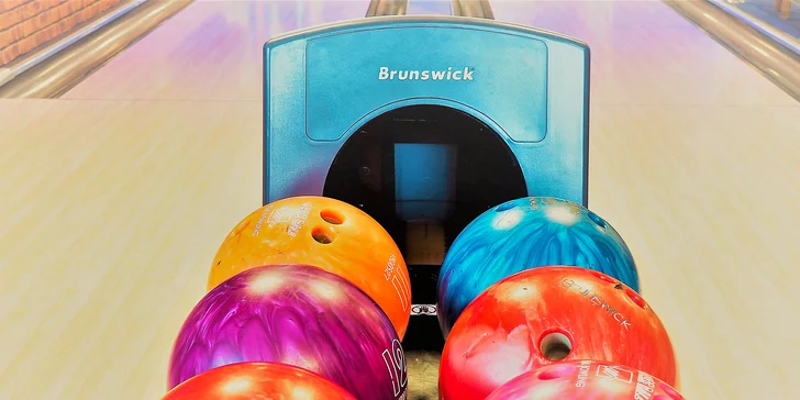 Vykutálená zábava: 1-2 hod. bowlingu na jedné dráze až pro 8 hráčů