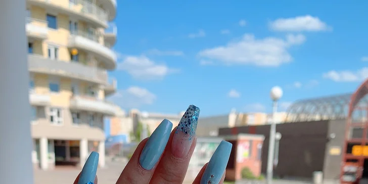 Péče o vaše ruce: klasická manikúra, Shellac nebo P-Shine v Košířích