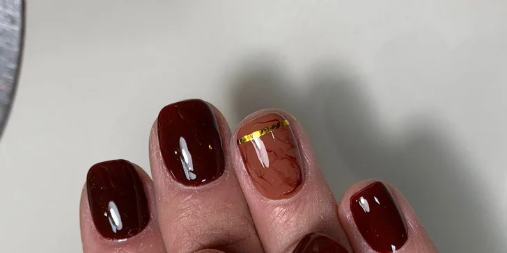Péče o vaše ruce: klasická manikúra, Shellac nebo P-Shine v Košířích