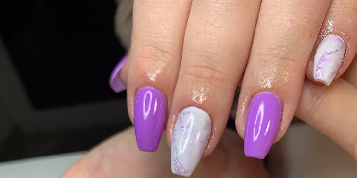 Péče o vaše ruce: klasická manikúra, Shellac nebo P-Shine v Košířích