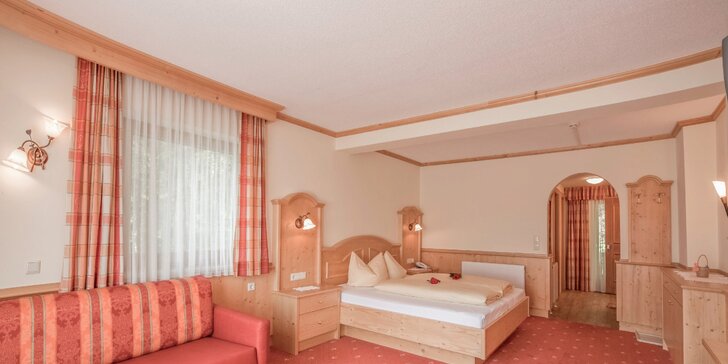 4* pobyt v horském hotelu v Tyrolech: Hippach se saunami, bazény, polopenzí a kartou slev