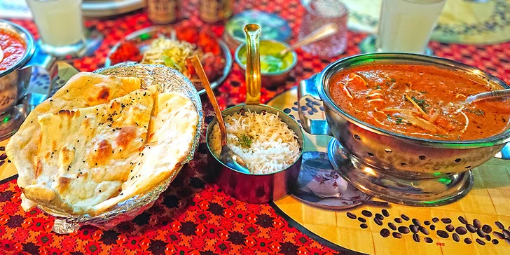 Indicko-nepálské menu dle výběru pro dva: korma, masala i butter chicken