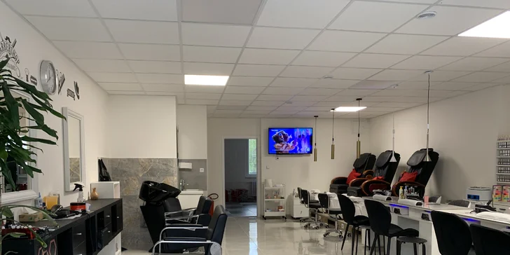 Manikúra a pedikúra klasická i s možností lakování gel lakem nebo Shellacem