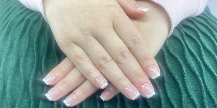 Péče o vaše ruce: klasická manikúra, Shellac nebo P-Shine v Košířích