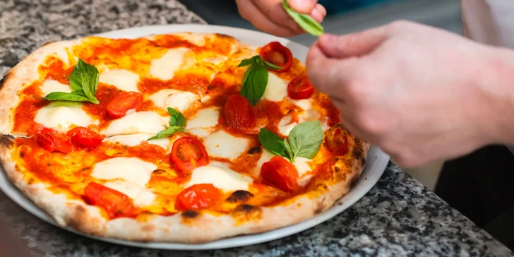 Gurmánská pizza nebo pinsa podle výběru ze 6 druhů v italské restauraci