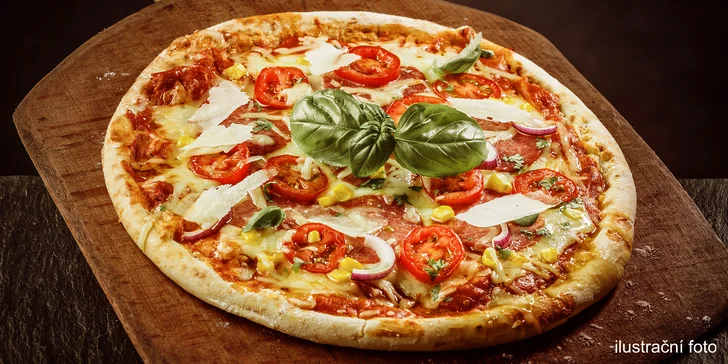 Čtvrtina pizzy o průměru 40 cm podle výběru v Rud’s pizza v centru Plzně