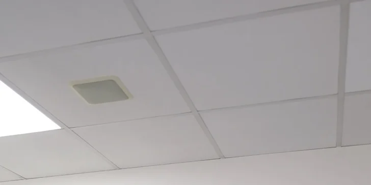Kosmetické ošetření pleti s mikrodermabrazí, peelingem i masáží