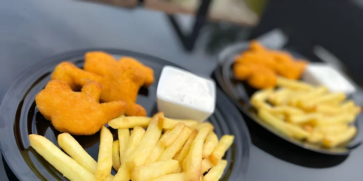 Venkovní minigolf i s kuřecími stripsy a hranolky pro děti i dospělé