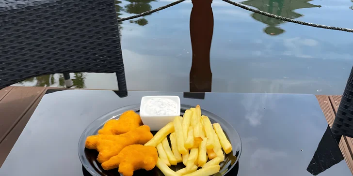 Venkovní minigolf i s kuřecími stripsy a hranolky pro děti i dospělé