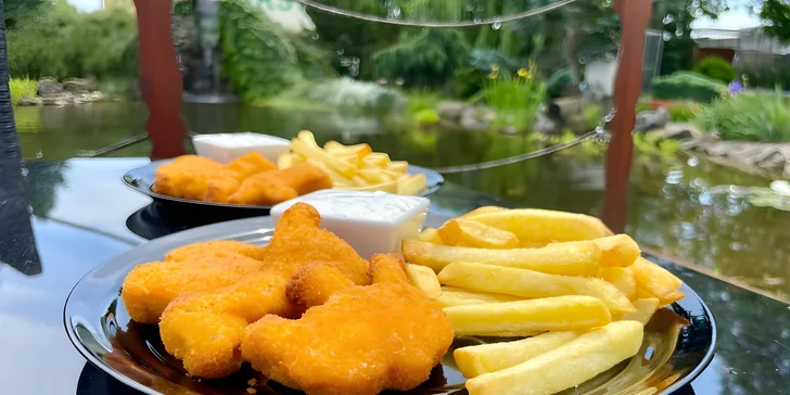 Venkovní minigolf i s kuřecími stripsy a hranolky pro děti i dospělé