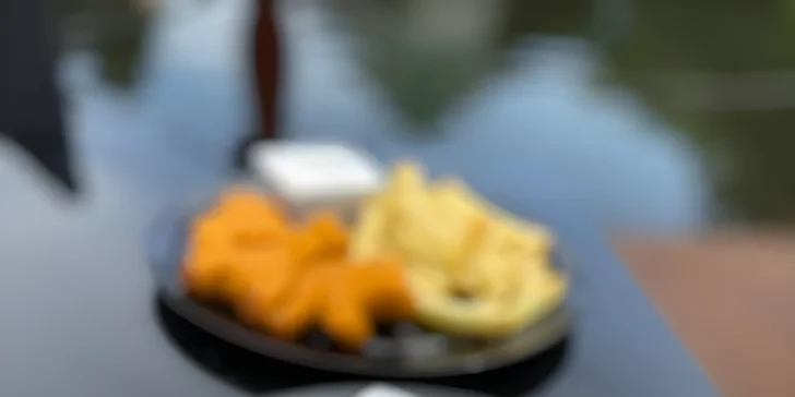 Venkovní minigolf i s kuřecími stripsy a hranolky pro děti i dospělé