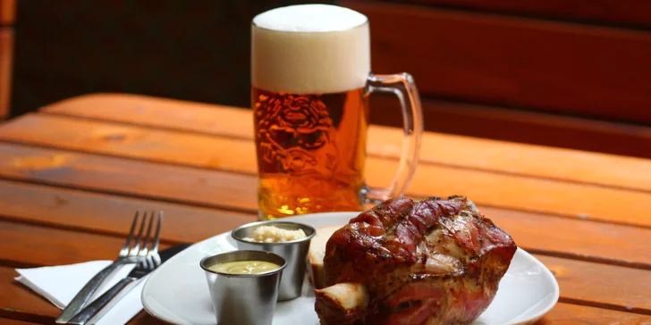 Vepřové koleno s chlebem i půllitrem piva Radegast pro 1 či 2 osoby