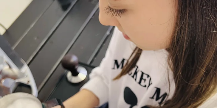 Baristický kurz i pro úplné začátečníky, děti latte art i kurz alternativní přípravy kávy