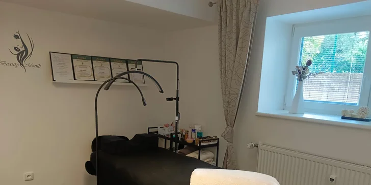 Prodloužení řas pomocí UV lash systému: light volume i přirozeně vypadající metoda řasa na řasu