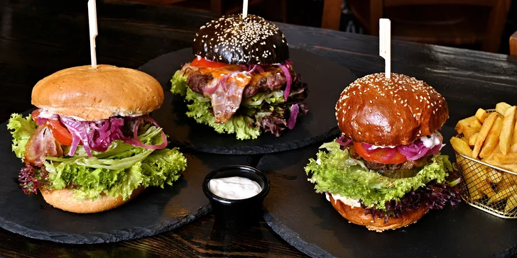 Burger s hranolky a dipem pro jednoho: hamburger, cheese, slanina i 250g dvouručák