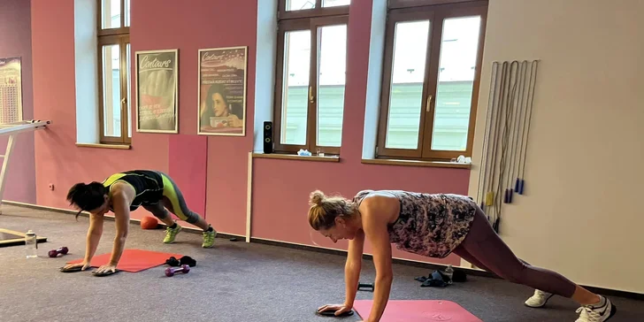 Permanentka do fitka pro ženy: stravovací a cvičební plán i skupinové lekce