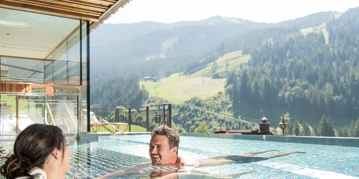 Údolí Gastein: hotel v 1000 m n. m., bohatě vybavený wellness, polopenze a půjčení kol