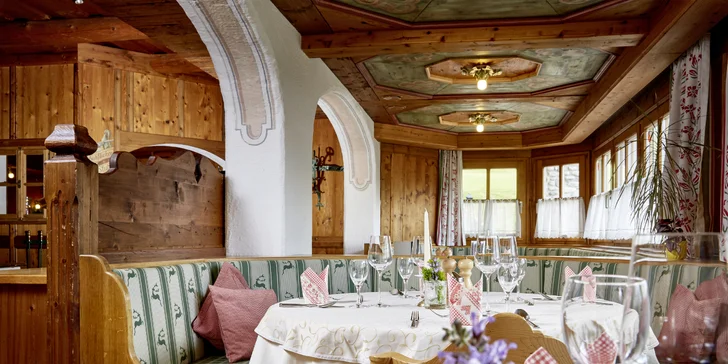 Údolí Gastein: hotel v 1000 m n. m., bohatě vybavený wellness, polopenze a půjčení kol