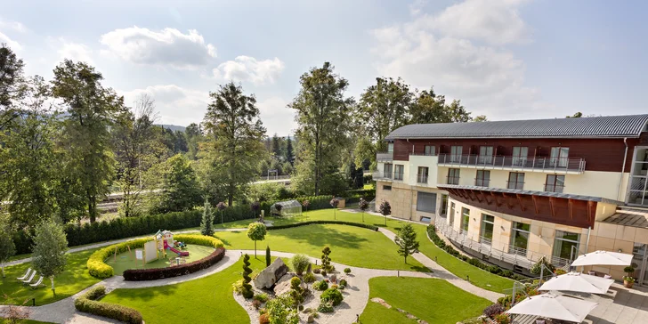 4* hotel v Ustroni s wellness a snídaní či polopenzí: sauna, bazén a vířivka, pobyt pro 2-3 osoby