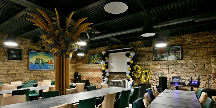 Pronájem prostor v asijské restauraci na Andělu až pro 50 osob: karaoke, plátno, dětský koutek i hry