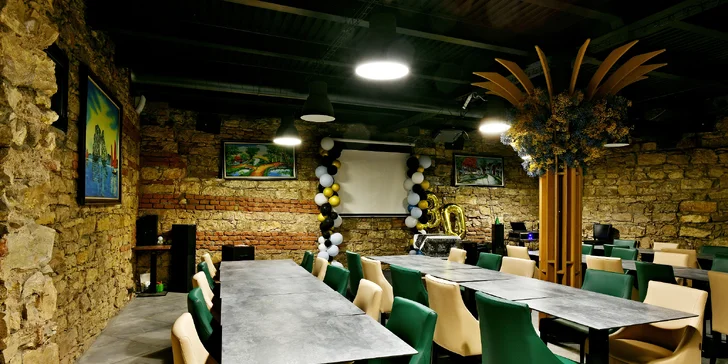 Pronájem prostor v asijské restauraci na Andělu až pro 50 osob: karaoke, plátno, dětský koutek i hry