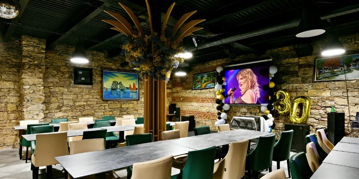 Pronájem prostor v asijské restauraci na Andělu až pro 50 osob: karaoke, plátno, dětský koutek i hry