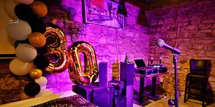 Pronájem prostor v asijské restauraci na Andělu až pro 50 osob: karaoke, plátno, dětský koutek i hry