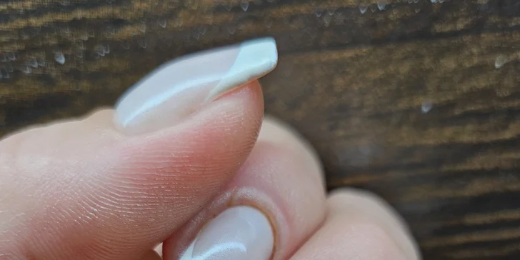Kombinovaná manikúra i přístrojová medicinální pedikúra vč. gel laku či doplnění gelových nehtů
