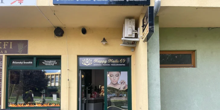 Klasická manikúra i s lakováním gel lakem nebo Shellacem