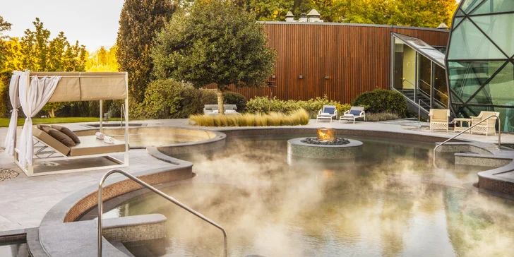 5* luxus v Sárváru: neomezený wellness a 22 bazénů, pokoj s terasou a božská gastronomie
