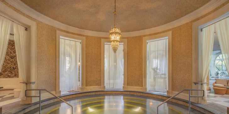 5* luxus v Sárváru: neomezený wellness a 22 bazénů, pokoj s terasou a božská gastronomie