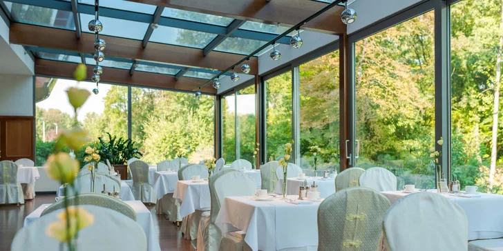 5* luxus v Sárváru: neomezený wellness a 22 bazénů, pokoj s terasou a božská gastronomie