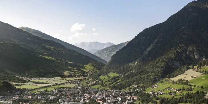 Údolí Gastein: hotel v 1000 m n. m., bohatě vybavený wellness, polopenze a půjčení kol