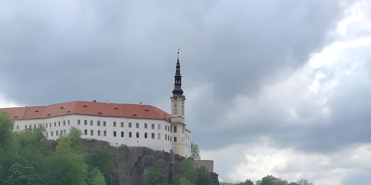 Zapůjčení raftu včetně vybavení pro 9 osob na celý den