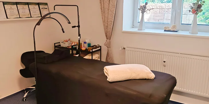 Prodloužení řas pomocí UV lash systému: light volume i přirozeně vypadající metoda řasa na řasu