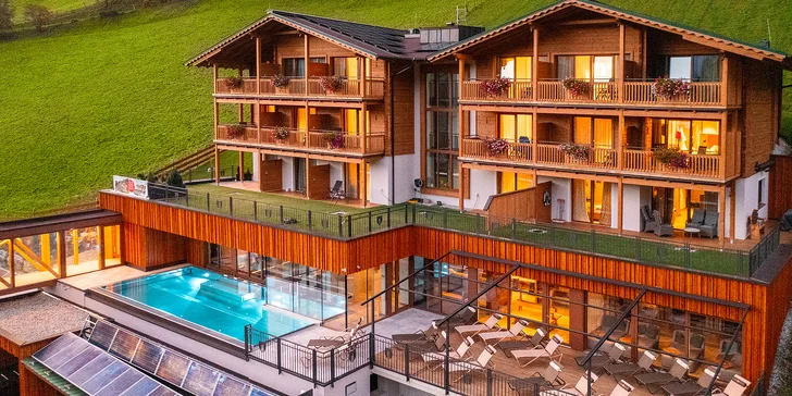 Údolí Gastein: hotel v 1000 m n. m., bohatě vybavený wellness, polopenze a půjčení kol