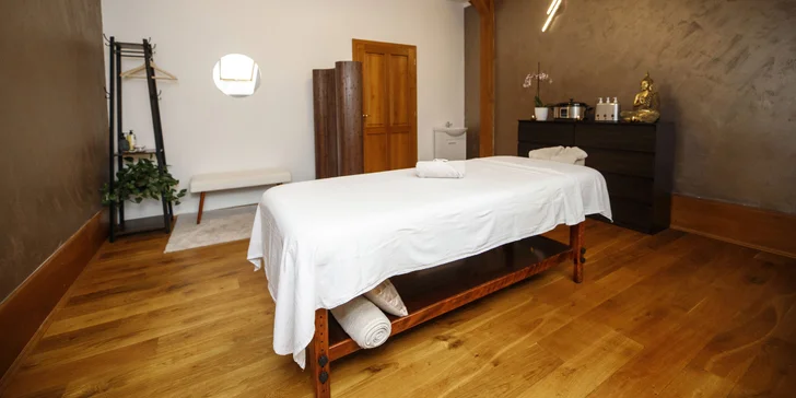 Masáž pod rukama masérek z Bali a Jávy: 30-90 minut relaxu, horké kameny, reflexní i thajská