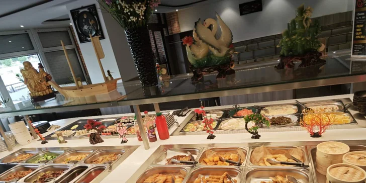 2hodinové all you can eat s obsluhou: sushi a asijské speciality v bistru v Nových Butovicích