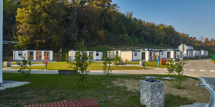 Chorvatské termály Jezerčica: mobilní domky pro 6 osob a vstupy do aquaparku s 8 bazény
