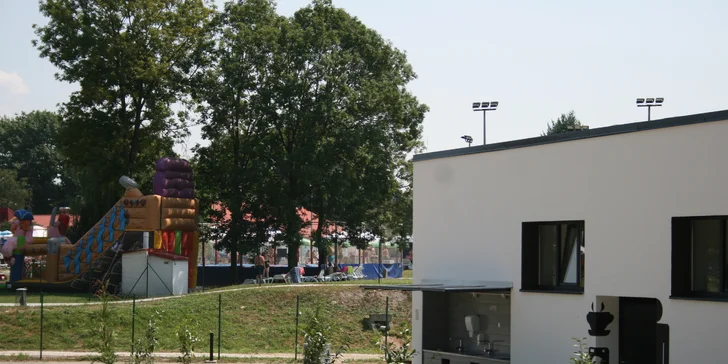 Chorvatské termály Jezerčica: mobilní domky pro 6 osob a vstupy do aquaparku s 8 bazény