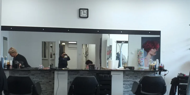 Dámský střih s barvením nebo melírem pro všechny délky vlasů