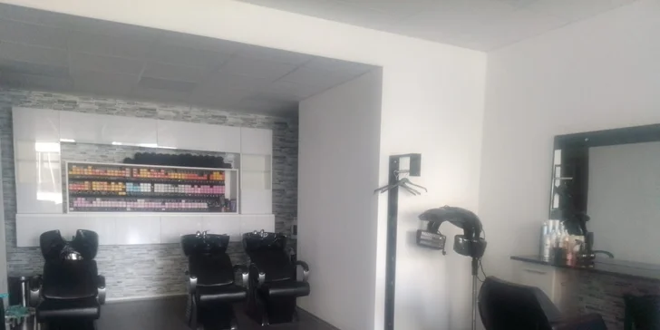 Dámský střih s barvením nebo melírem pro všechny délky vlasů
