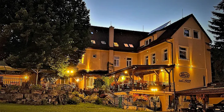Pobyt ve 3* hotelu v Bojnicích kousek od zámku: snídaně i láhev vína