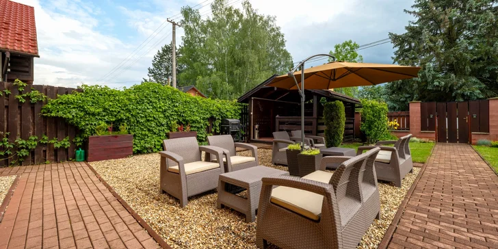 Rodinný pobyt v apartmánovém domě v Bešeňové: altán, gril, dětské hřiště i aquapark Bešeňová na dosah