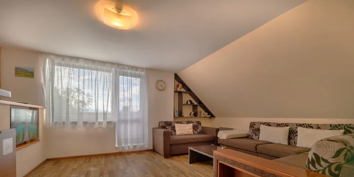 Pobyt v apartmánovém domě v Bešeňové se zahradou, altánem i grilem, kousek od aquaparku