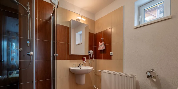 Pobyt v apartmánovém domě v Bešeňové se zahradou, altánem i grilem, kousek od aquaparku