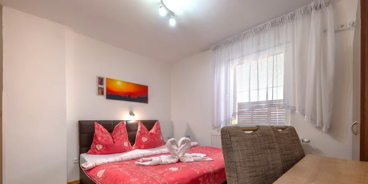 Rodinný pobyt v apartmánovém domě v Bešeňové: altán, gril, dětské hřiště i aquapark Bešeňová na dosah