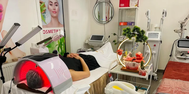 Procedura s bylinným mytím a napářkou vlasů vč. masáže a kosmetického ošetření pleti