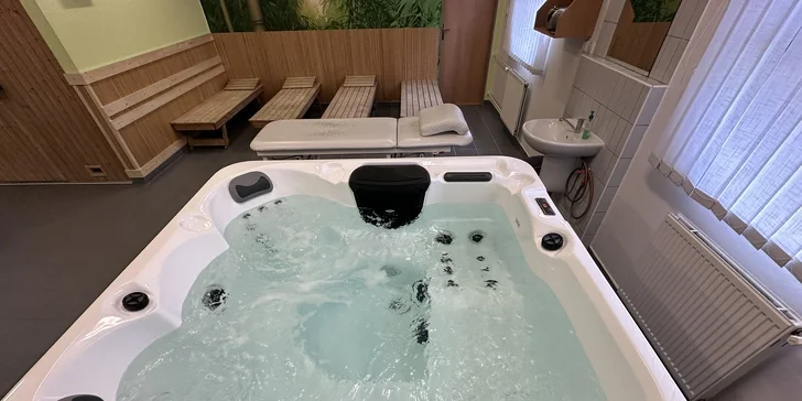 2 hod. privátní finské sauny a vířivky s láhví prosecca pro 2 osoby